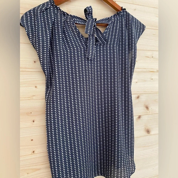 LAUREN CONRAD Women's XS Fluttered Sleeve Tie Back Gray & Cream Color Blouse - Picture 4 of 10